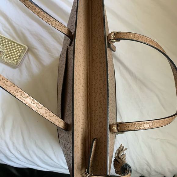 Guess - Picture 6 of 9